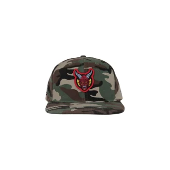 Gorra-Santa-Cruz-X-Stranger-Things-Hellfire-Club-Camo-1